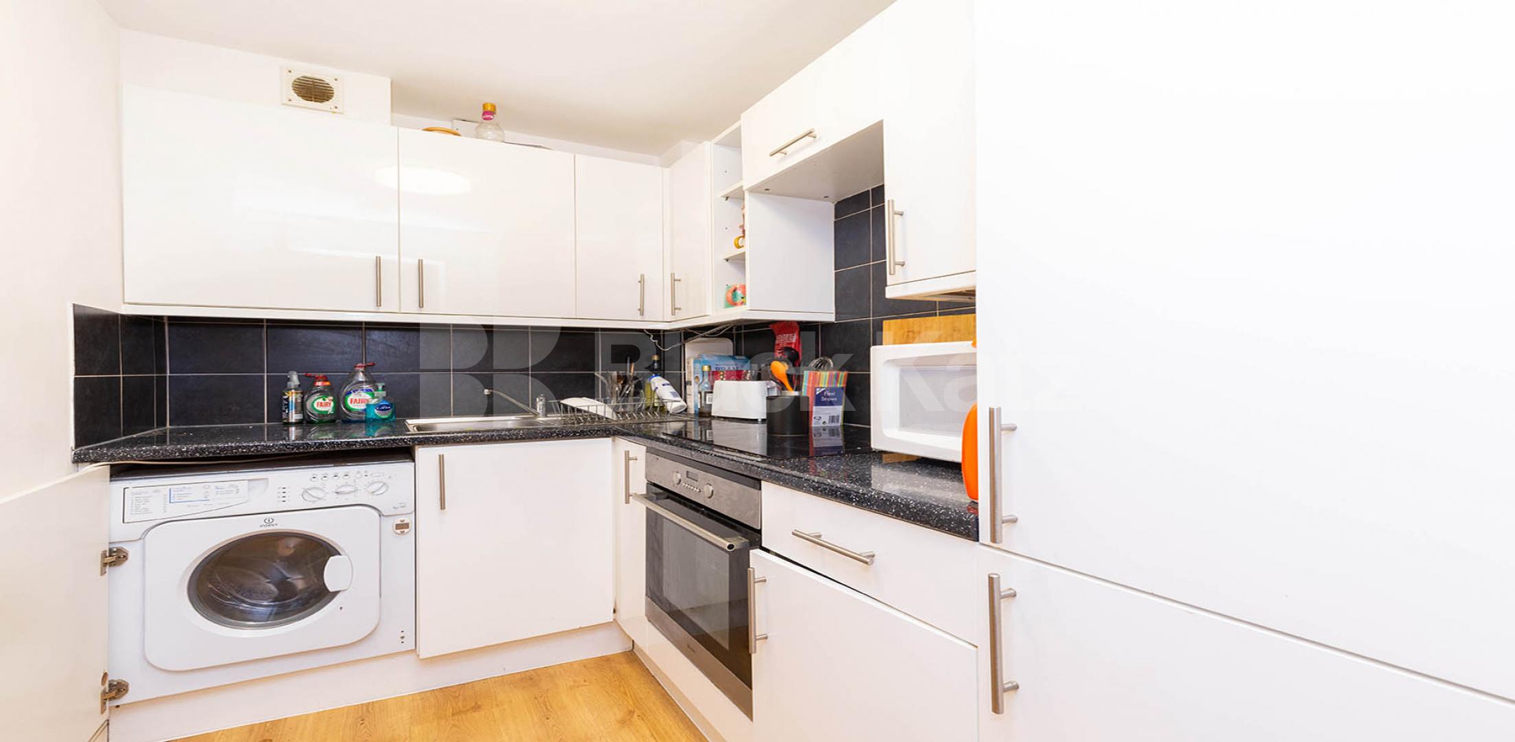 			3 Bedroom, 1 bath, 1 reception Apartment			 Criterion Mews, ARCHWAY N19